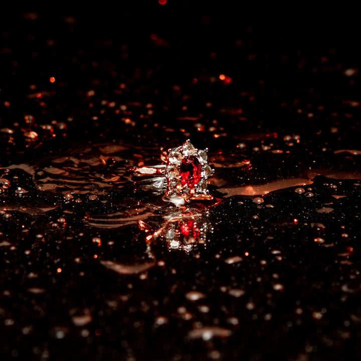 Anello Kate Fiore con Pietra Rossa e Zirconi Bianchi - My Mo Gioielli